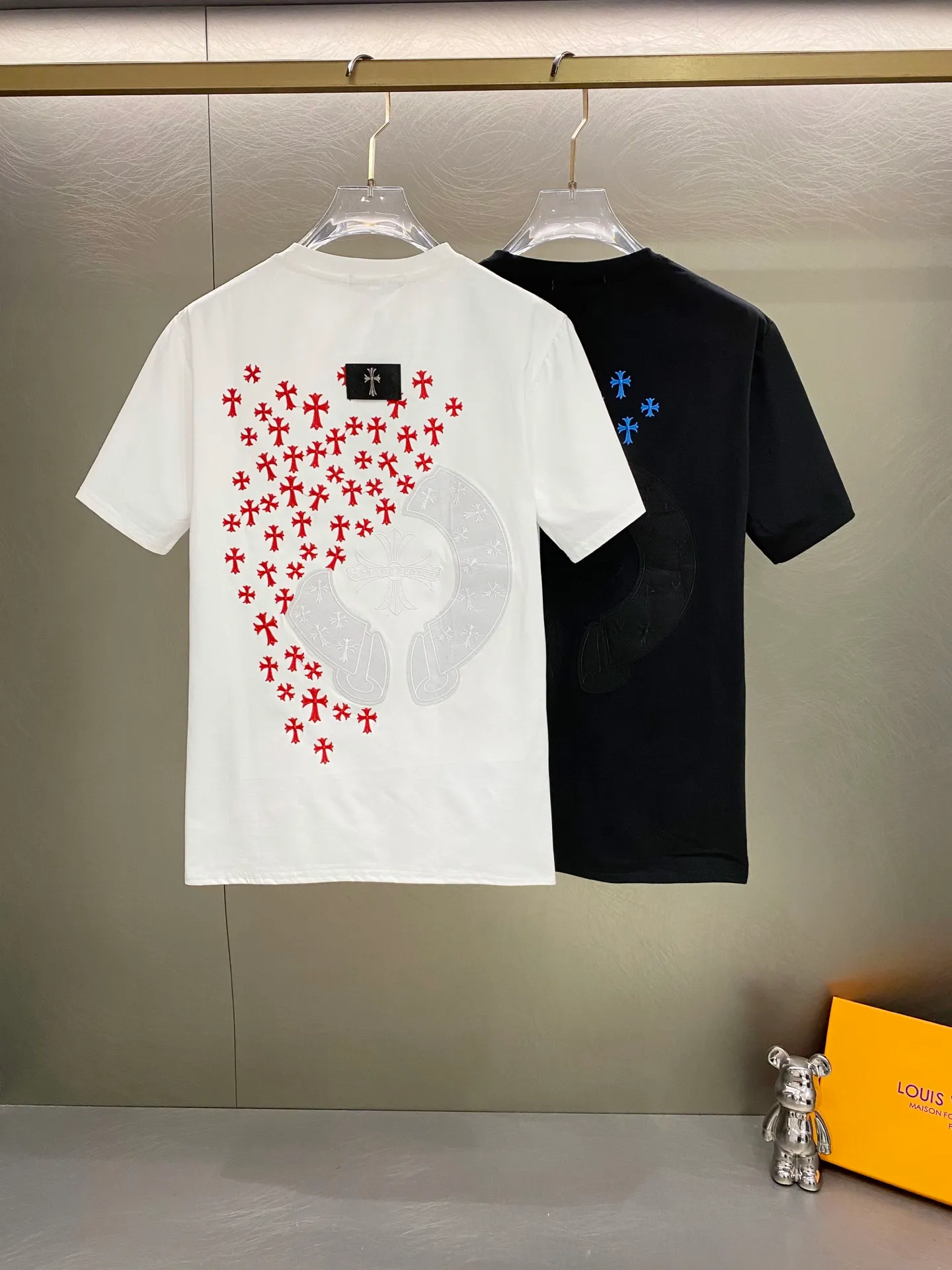 g 32 Versatile os ➕ ➕ Classic Same Style ：Black White Size ：M L XL